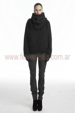 Sweater tejido cuello alto pantalon slim Helmut Lang